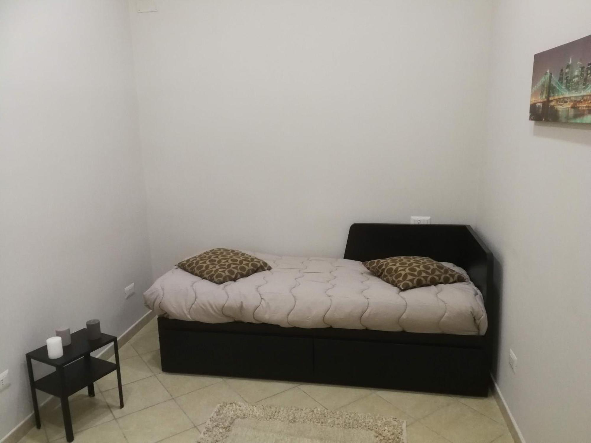 Defender House * Naples